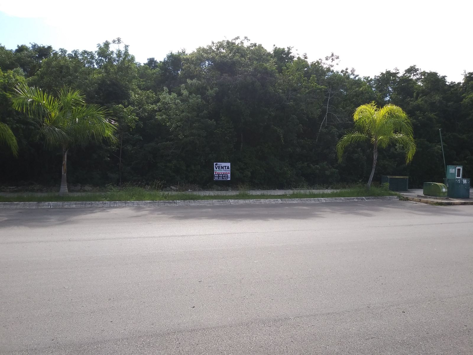 Terreno Comercial en Venta- Av. Universidades, Playa del Carmen Q. Roo.